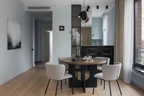 Нестандартная трёшка с небольшой кухней. 01