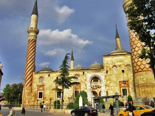 Мечеть трех балконов - Юч шерефели. 05