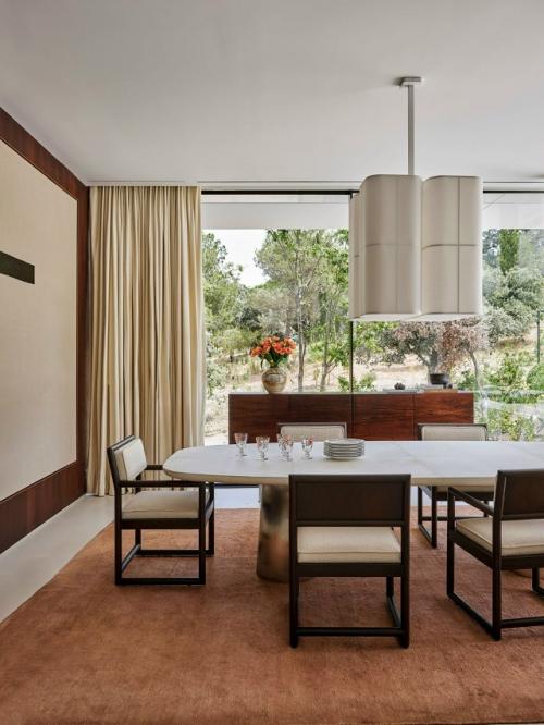 Полная трансформация современной виллы в Мадриде стала сложной, но продуманной задачей для студии Casa Mu oz. 01