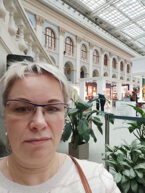 Выставка дизайн интерьера демонстрирует современные тенденции и знакомит с дизайнерскими салонами и художниками. 09