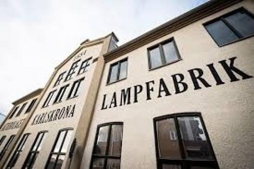 Семейное предприятие Karlskrona Lampfabriken существует с 1884 года. 04