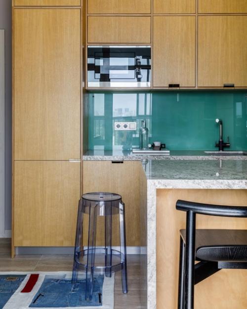 В этой квартире не делали глобального ремонта: покрасили стены, спланировали расстановку мебели, продумали декоративную составляющую. 06