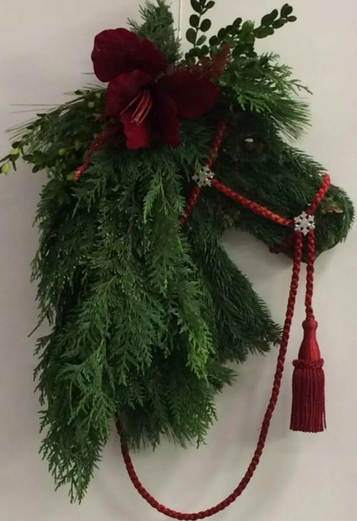 Новогодний конь - символ удачи и благополучия. 03