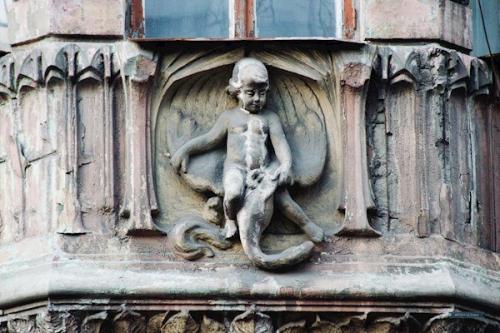 Дом со змеями. 01