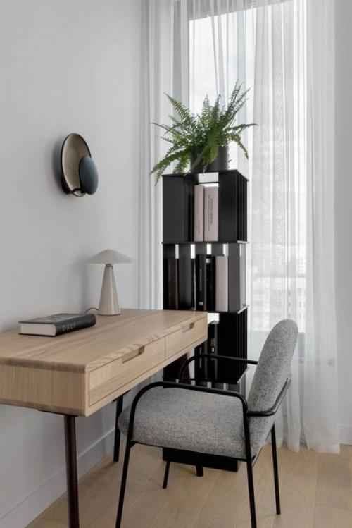 Нестандартная трёшка с небольшой кухней. 04