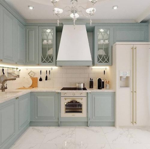 Кухня в нежно-голубом цвете. 01