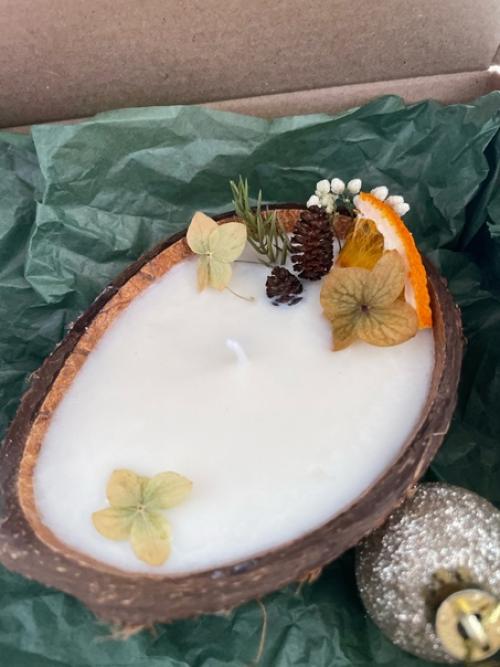 Свеча в кокосовой скорлупе состав - соевый воск. 02