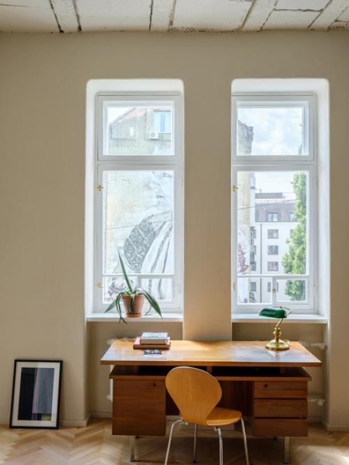 Такие интерьеры я называю Барахолка их поймут не многие, да это и не нужно специфический дизайн кухни/гостиной для творческой богемы. 09