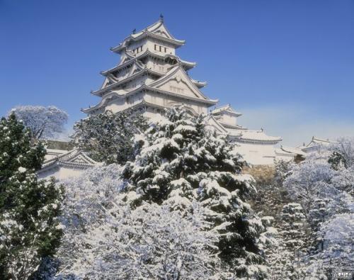 Архитектура Японии, как и многое в этой стране, складывается из памятников глубокой древности и шедевров современного мастерства. 05