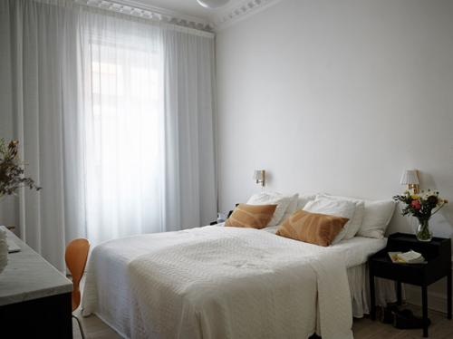 Альбом номер 1. интерьер этой квартиры в красивом 100-летнем здании в Стокгольме получился довольно интересным и ярким. 05