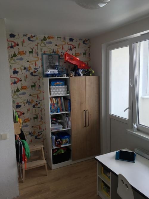 Когда мне не были доступны переезды и ремонты - в детстве у родителей, в студенчестве на съеме - я всегда затевала перестановку мебели. 04