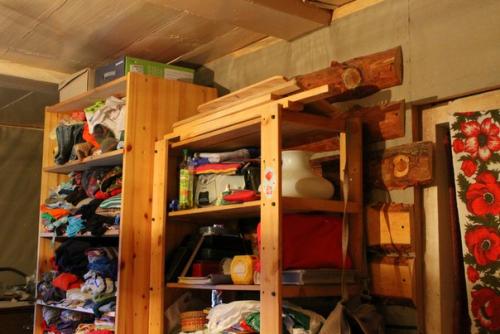 Я редко выкладываю фотографии с интерьером нашего дома - это не с проста пока что у нас далеко до порядка и уюта. 01