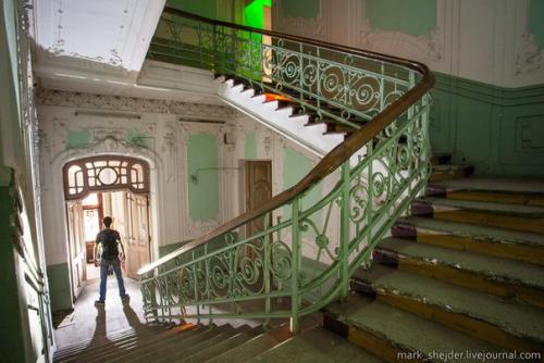 Дом со змеями. 06