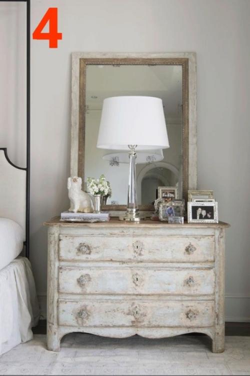 Высокий штиль.  На первый взгляд кажется что эта мебель, перекочевала в кафе заурядного супермаркета, из садового участка или дачной веранды. 03