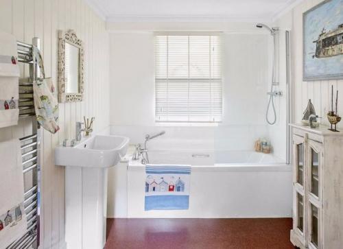 Легкий, вдохновляющий и очень уютный стиль Прованс не сдает своих уверенных позиций среди наиболее популярных направлений в дизайне интерьеров. 06