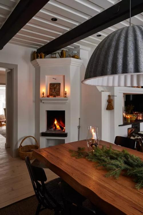 Дизайнер интерьеров Шарлотта савандер отреставрировала старый семейный дом, сочетая скандинавский стиль и антиквариат. 02