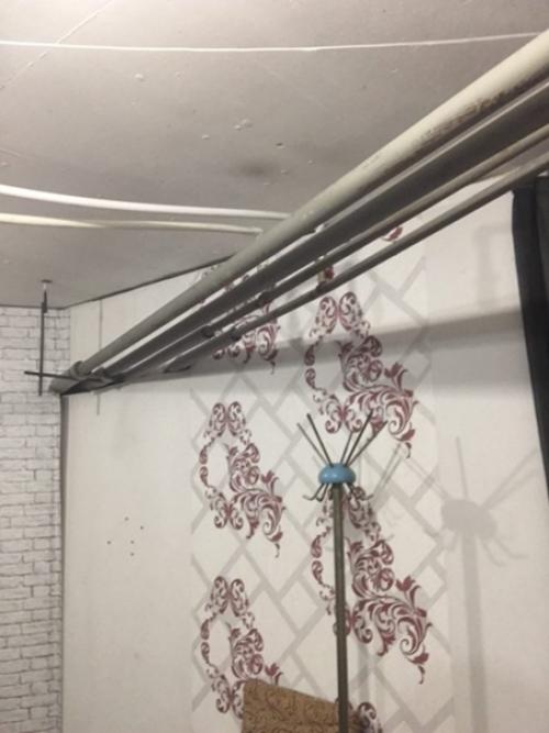 Подскажите, пожалуйста, как красиво закрыть трубы? 02