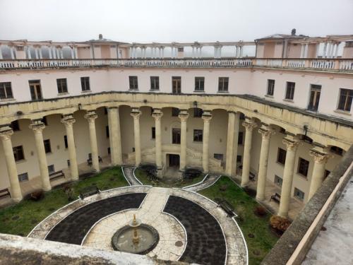 Одна из красивейших здравниц Кисловодска - санаторий им. 04