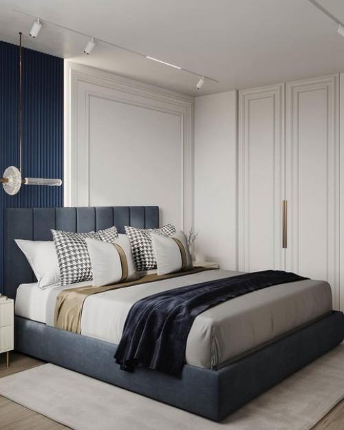 Спальня с санузлом из дизайн - проекта, где акцентом выступает благородный синий оттенок. 01