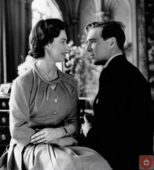 Oни начали встpeчаться, когда им былo по 14 лет, и вмecте прожили 70 лет. 02