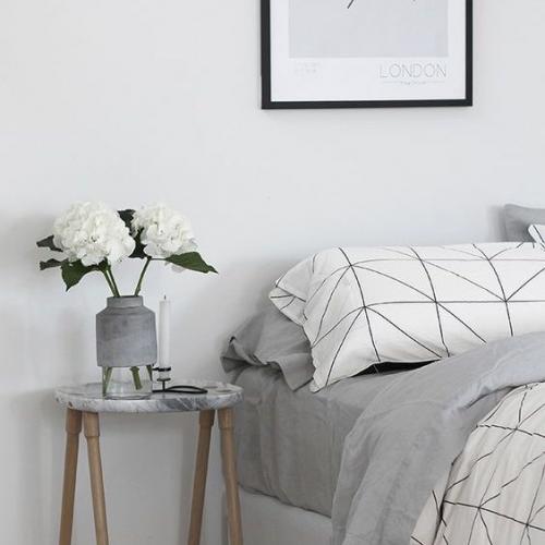 О доме и его жителях говорят не только дизайн и предметы интерьера, но и такие вещи как посуда, тапочки, постельное белье. 02