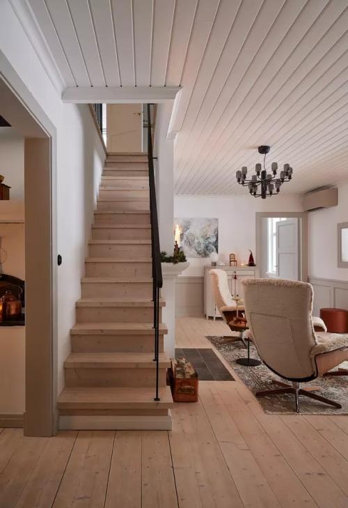 Дизайнер интерьеров Шарлотта савандер отреставрировала старый семейный дом, сочетая скандинавский стиль и антиквариат. 05