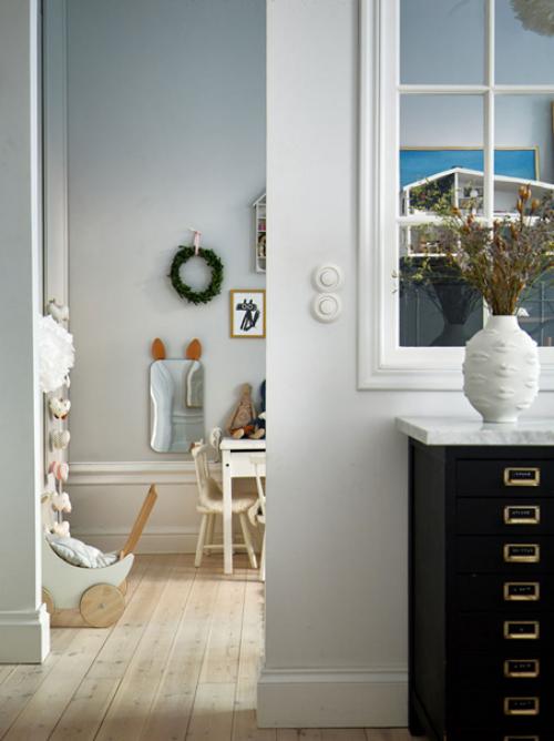 Альбом номер 2. интерьер этой квартиры в красивом 100-летнем здании в Стокгольме получился довольно интересным и ярким. 01