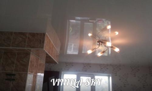 Как правильно обращаться с натяжными потолками в комнате и чего лучше не делать. 06