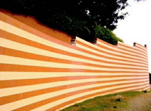 В этот день 1992 года мадонна приобрела особняк постройки 1920-х годов на малхолланд - драйв с видом на голливуд за 5 миллионов долларов. 07