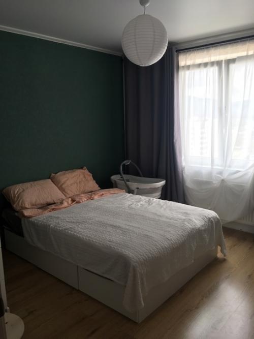 Когда мне не были доступны переезды и ремонты - в детстве у родителей, в студенчестве на съеме - я всегда затевала перестановку мебели. 05