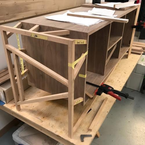 Мастер особенное переплетение разнообразных текстур в своем творчестве продумал. 04