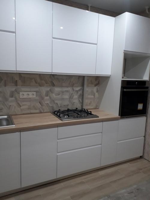 Типовая планировка кухни в 3-х комнатной квартире 90-х годов Гродножилстрой с выходом на балкон. 01