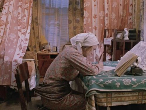 Умерла Вера алентова: 3 интерьера ее героини из фильма Москва Слезам не Верит. 02