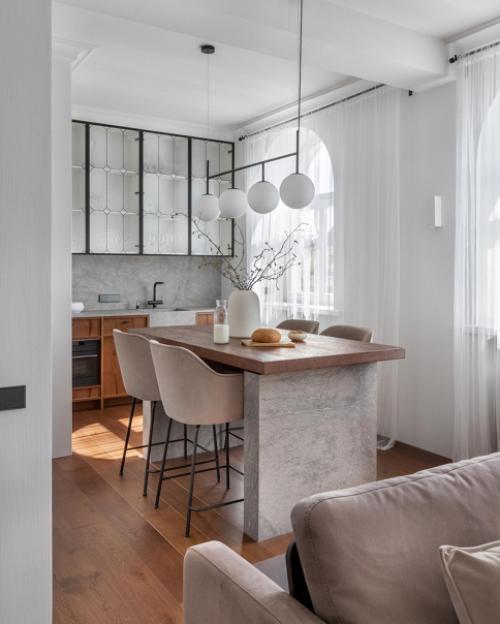 Реализованный интерьер квартиры для молодой пары, они ведут активный образ жизни, редко бывают дома и почти не готовят. 01