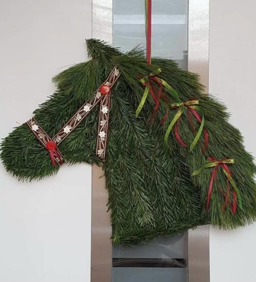 Новогодний конь - символ удачи и благополучия. 01