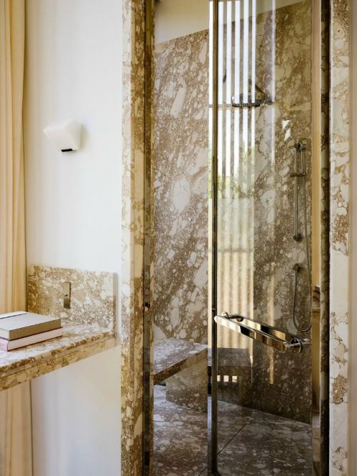 Полная трансформация современной виллы в Мадриде стала сложной, но продуманной задачей для студии Casa Mu oz. 03