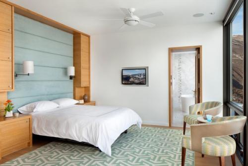 Этот современный дом с традиционным оттенком был разработан компанией Morgante Wilson Architects. 09