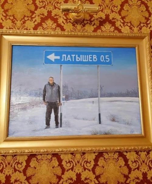 Золотые люстры, статуи и бассейн в форме гроба - как выглядит особняк бывшего депутата Латышева. 01 Золотые люстры, статуи и бассейн в форме гроба - как выглядит особняк бывшего депутата Латышева. 01