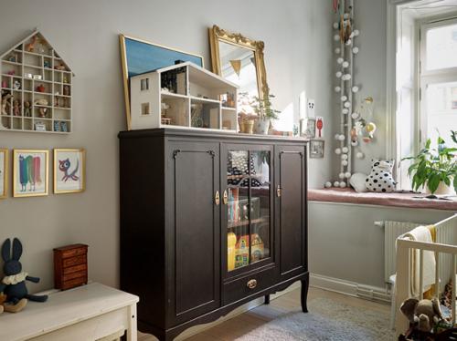 Альбом номер 2. интерьер этой квартиры в красивом 100-летнем здании в Стокгольме получился довольно интересным и ярким. 02