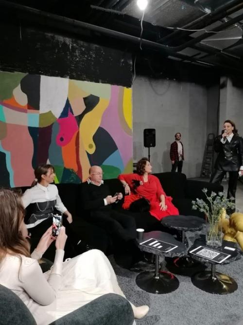 В мире искусства. Вчера с успехом прошел круглый стол с моим участием в пространстве Зодиак зил арт на тему искусство в интерьере. 01