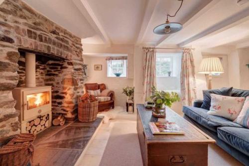 На юго-западе Англии в графстве корнуолл находится дом, который был построен лет 300 назад. 05