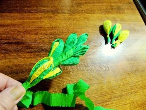 Мастер-класс: гладиолусы из гофрированной бумаги. 05