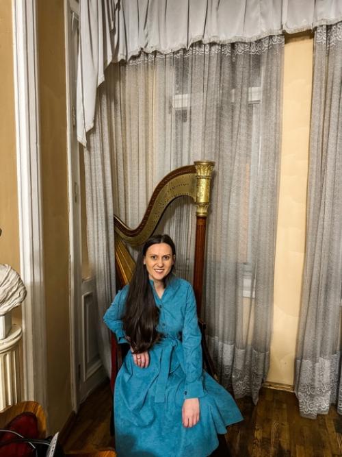 Участие в выставке картин в доме офицеров Санкт-петербурга приняла. 06