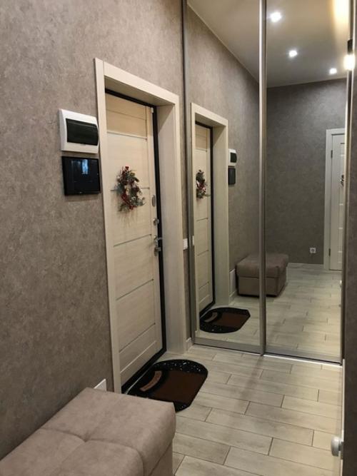 Ремонт в однушке.  Очень эффектно смотрится сочетание синего и белого цвета в кухне. 07