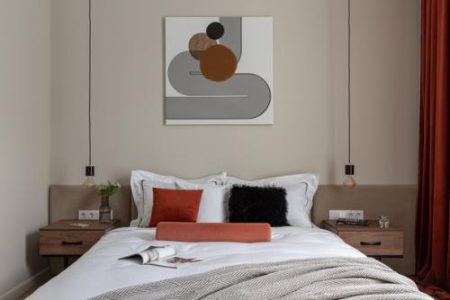 Дизайнеры студии Ярко Дизайн создали минималистичный интерьер евротрёшки в новостройке с удобной планировкой для семьи из 3-х человек. 02