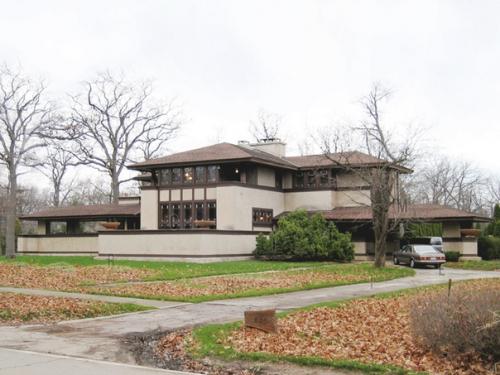 Врач всегда может похоронить свои ошибки, архитектору же остается только посоветовать своим клиентам посадить американский виноград. 01