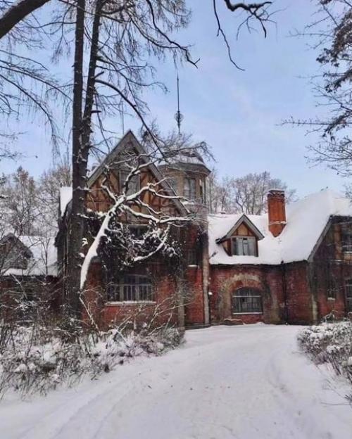 Первая в Петербурге дача в английском стиле. 01