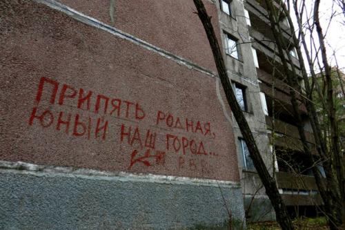 Проходя грузовой порт, погода резко сменилась с ясной и солнечной на серую и хмурую. 09