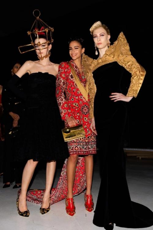 Бренд Moschino представил коллекцию Fall/Winter 2022 на неделе моды в Милане. 08