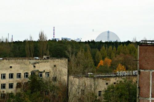 Проходя грузовой порт, погода резко сменилась с ясной и солнечной на серую и хмурую.